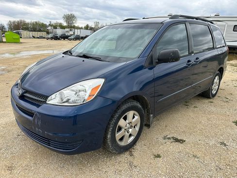 Used 2004 Toyota Sienna CE FWD image 2