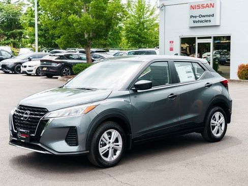 New 2025 Nissan Kicks Play S image 3