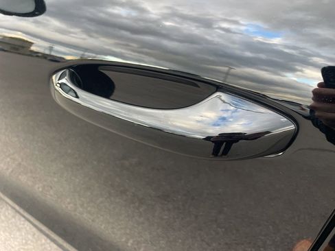 Certified 2025 Porsche Macan image 20