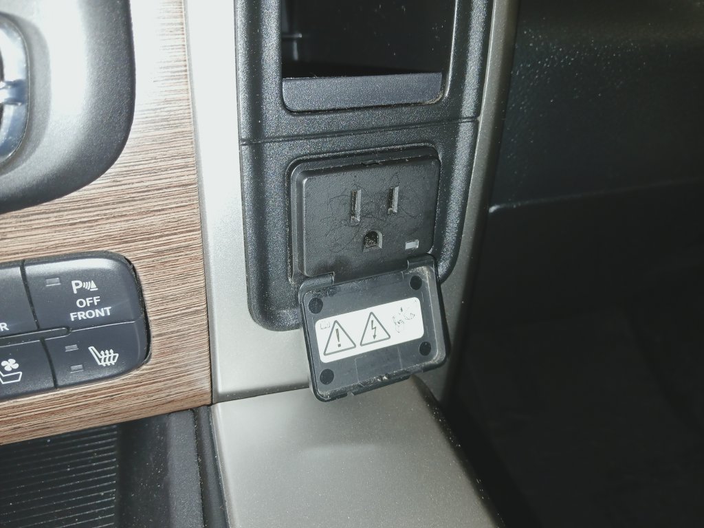 Used 2016 RAM 1500 Laramie w/ Convenience Group AWD/4WD image 19