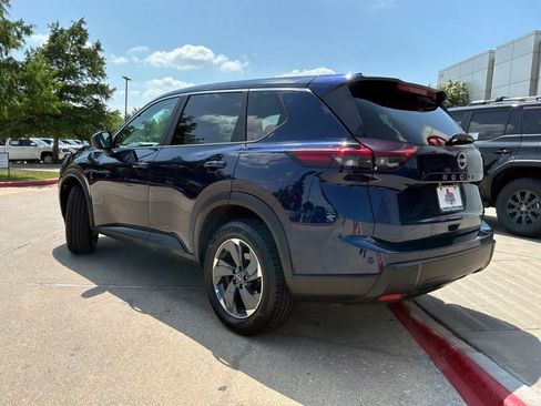 Used 2026 Nissan Rogue SV FWD image 8
