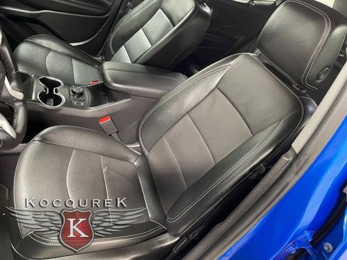 Used 2024 GMC Terrain SLT image 12