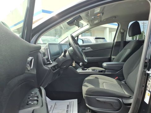 Used 2025 Kia Sportage LX FWD image 17