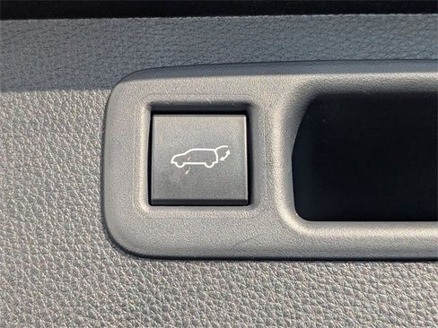 Used 2020 Toyota Highlander XLE image 15