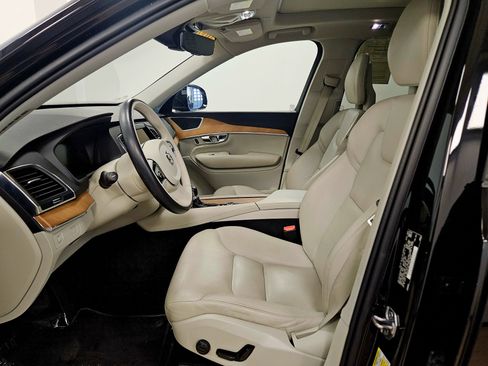 Used 2021 Volvo XC90 T6 Momentum image 8