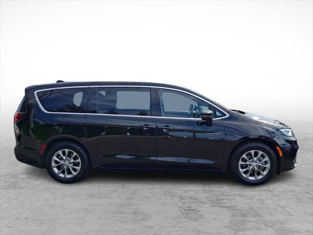 Certified 2026 Chrysler Pacifica Limited FWD image 6
