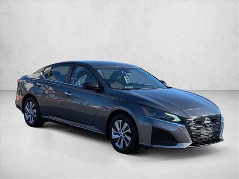 Used 2024 Nissan Altima 2.5 S FWD image 3