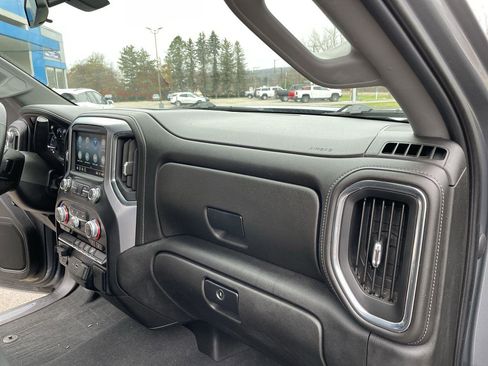 Used 2022 GMC Sierra 1500 SLE image 28