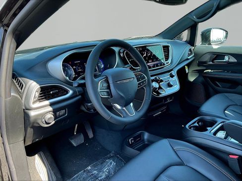 New 2027 Chrysler Pacifica Select AWD/4WD image 14