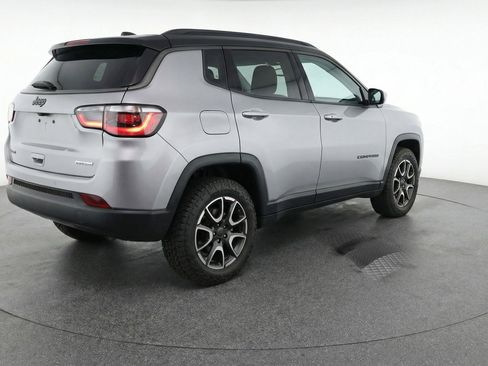Used 2025 Jeep Compass Trailhawk AWD/4WD image 9