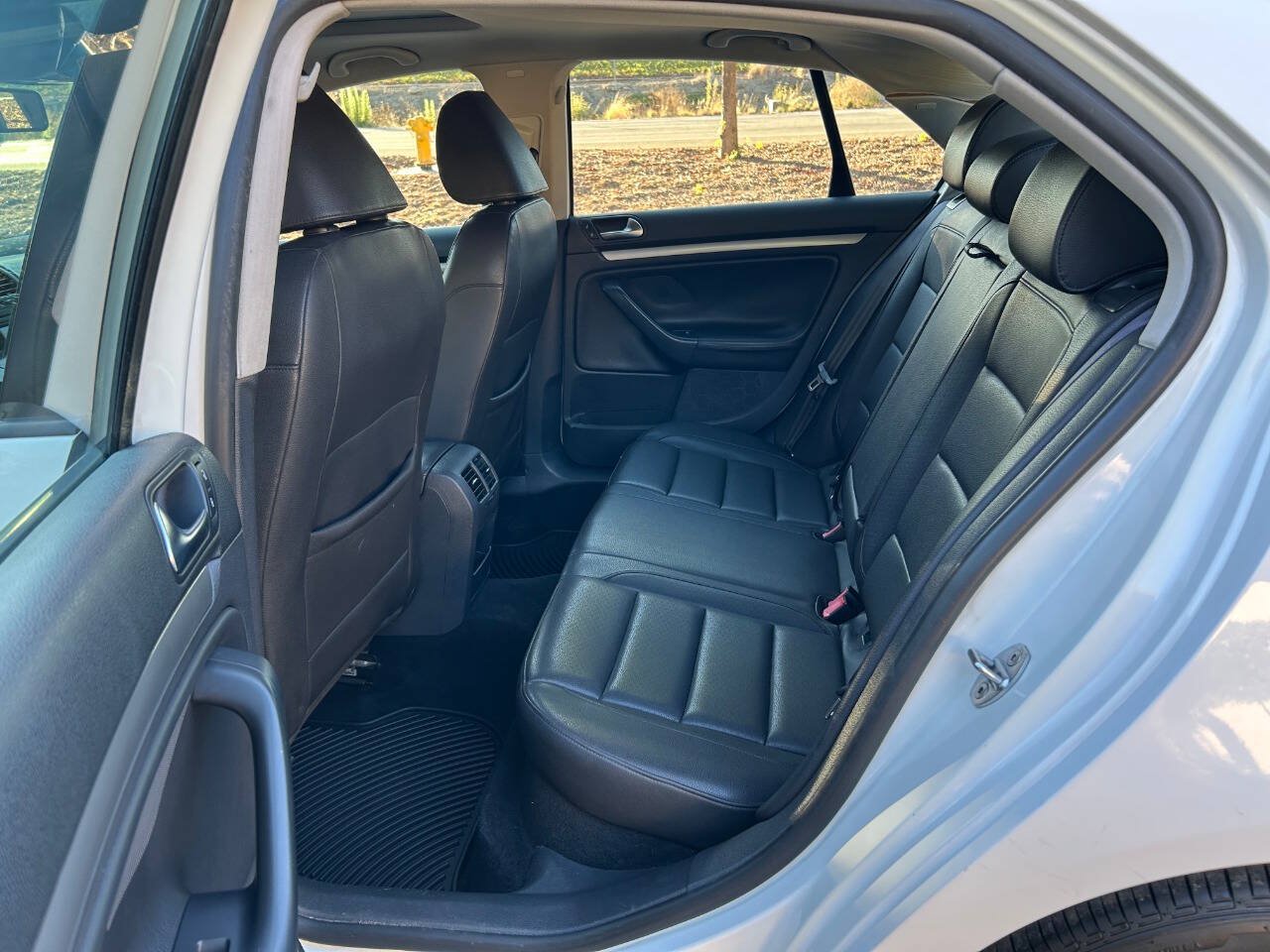 Used 2010 Volkswagen Jetta Limited Edition FWD image 28