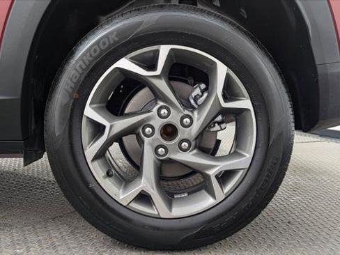 Used 2025 Chevrolet Trax LT image 31