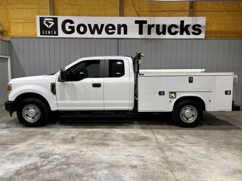 Used 2021 Ford F250 XL w/ Power Equipment Group RWD image 2