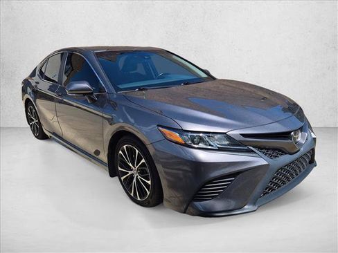 Used 2020 Toyota Camry SE w/ Moonroof Package AWD/4WD image 3