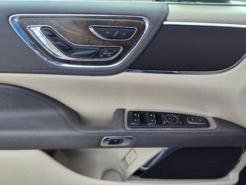 Used 2017 Lincoln Continental Reserve w/ Climate Package image 6