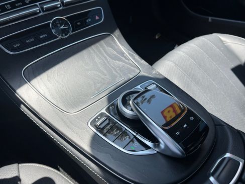Used 2018 Mercedes-Benz E 400 4MATIC Sedan w/ Premium 3 Package image 26