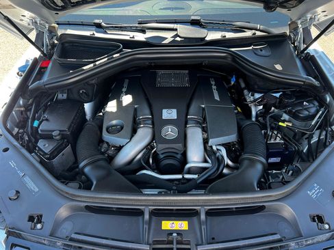 Used 2012 Mercedes-Benz ML 63 AMG 4MATIC image 21