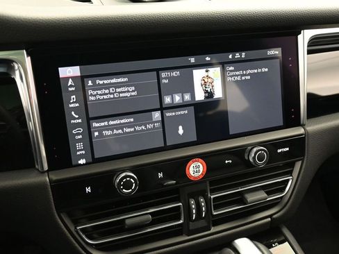 Certified 2026 Porsche Macan AWD/4WD image 20