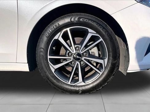 Used 2023 Kia Forte LXS w/ LXS Technology Package FWD image 8