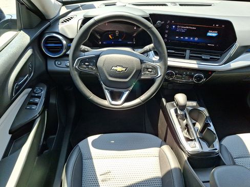 Certified 2024 Chevrolet Trax LT w/ Driver Confidence Package FWD image 13
