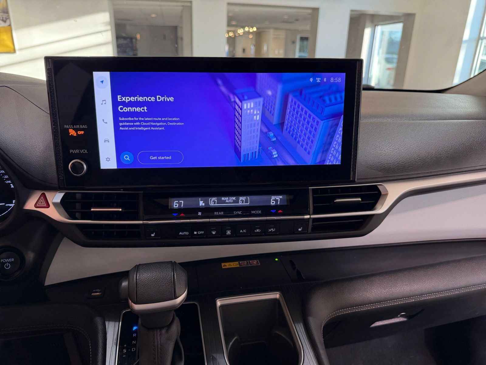 Used 2025 Toyota Sienna XLE FWD image 16