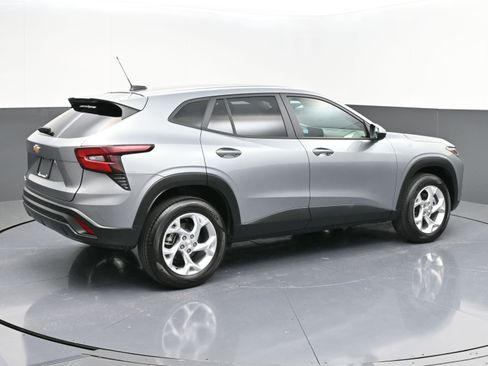 Used 2024 Chevrolet Trax LS w/ LS Convenience Package image 7