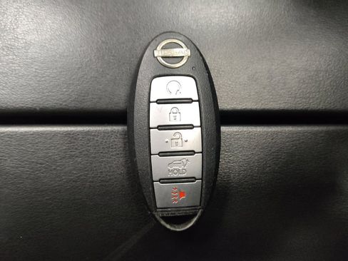 Used 2022 Nissan Rogue SV w/ SV Premium Package image 32