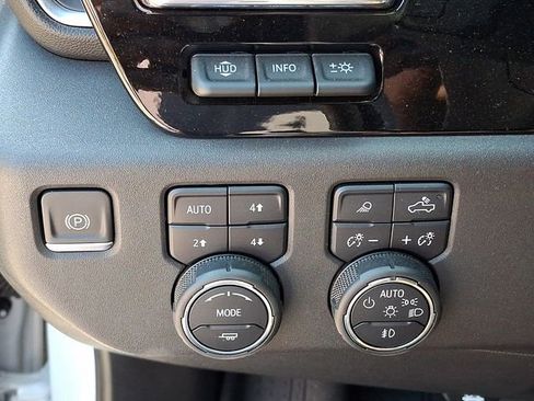 Used 2024 Chevrolet Silverado 1500 High Country w/ High Country Premium Package AWD/4WD image 19