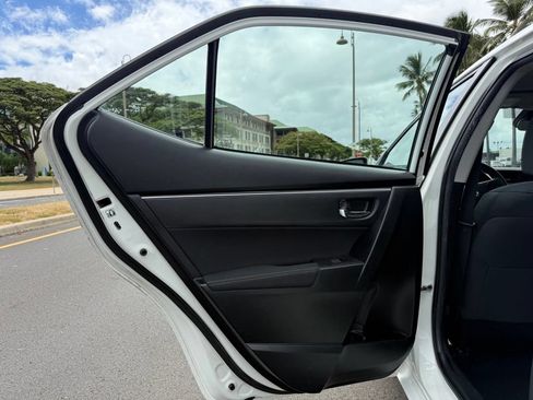 Used 2018 Toyota Corolla LE FWD image 9