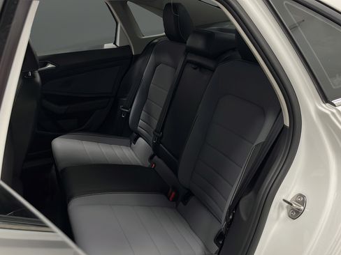 Used 2025 Volkswagen Jetta SE w/ Sunroof Package FWD image 23