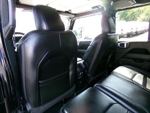 Used 2023 Jeep Wrangler Unlimited Sahara AWD/4WD image 16