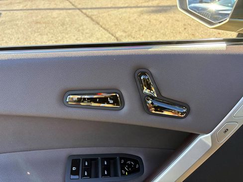 Used 2023 BMW iX xDrive50 w/ Premium Package image 12