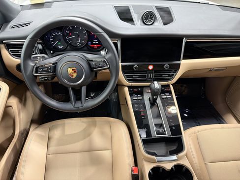 Certified 2026 Porsche Macan AWD/4WD image 18
