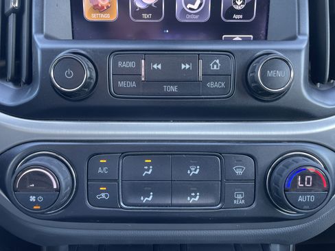 Used 2017 Chevrolet Colorado Z71 AWD/4WD image 32