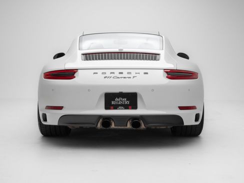 Used 2018 Porsche 911 Carrera T w/ Carrera T Interior Package RWD image 4