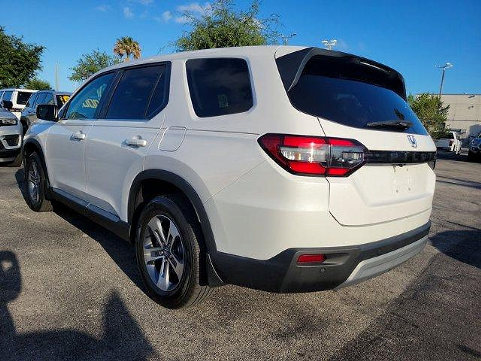 Used 2024 Honda Pilot EX-L image 5