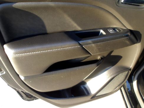 Used 2018 GMC Canyon SLE w/ SLE Convenience Package image 16