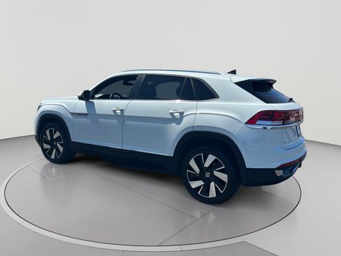 Certified 2025 Volkswagen Atlas Cross Sport SE FWD image 3