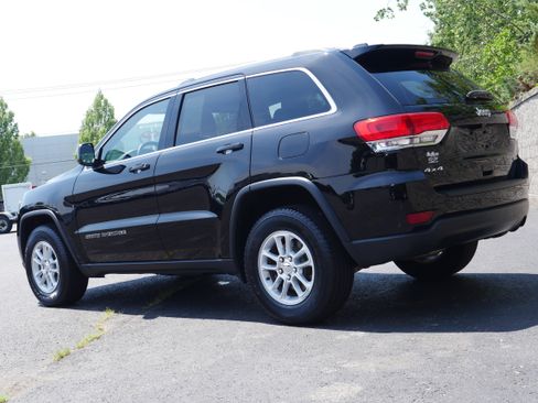 Used 2019 Jeep Grand Cherokee Laredo AWD/4WD image 4