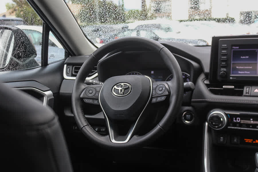 Used 2022 Toyota RAV4 XLE Premium AWD/4WD image 16