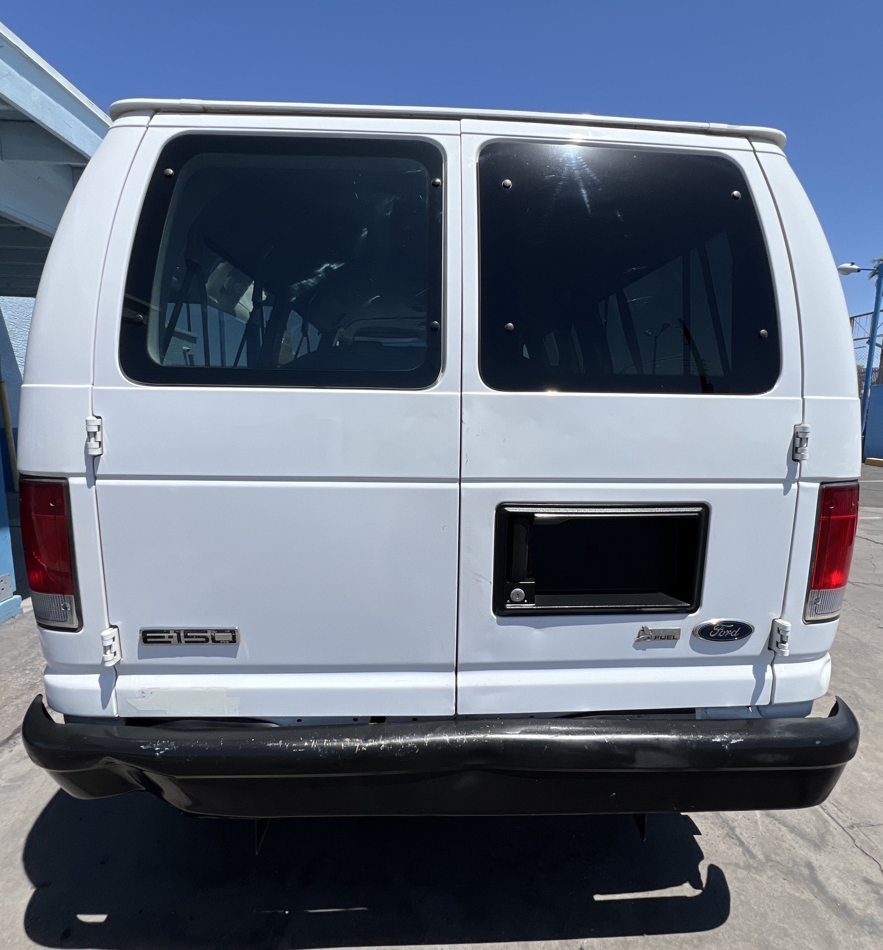 Used 2011 Ford E-150 and Econoline 150 Wagon w/ Interior Upgrade Pkg RWD image 4