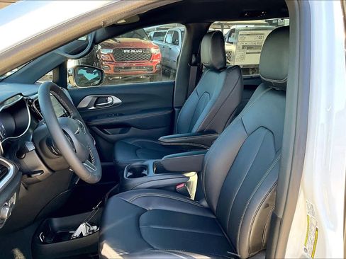 New 2026 Chrysler Voyager LX image 10