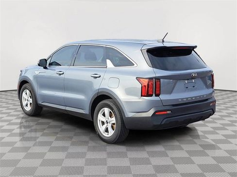Used 2021 Kia Sorento LX image 3