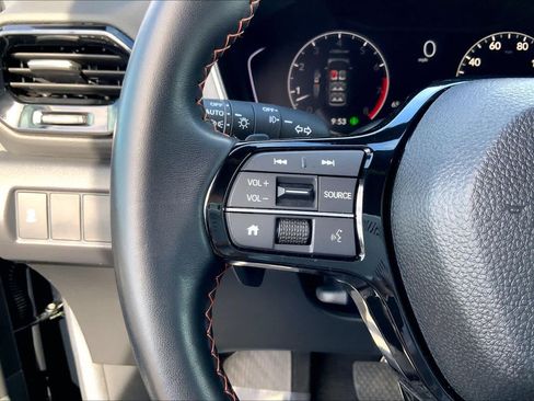 Used 2025 Honda Pilot Sport image 21