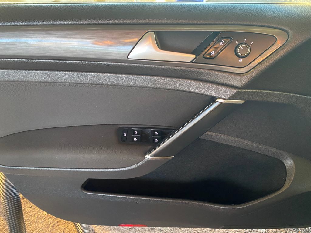 Used 2019 Volkswagen Golf S FWD image 26