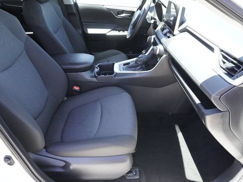 Used 2025 Toyota RAV4 XLE AWD/4WD image 23