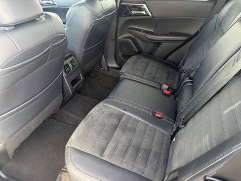 Used 2024 Mitsubishi Outlander SE image 27