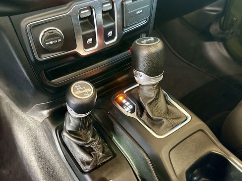 Used 2021 Jeep Wrangler Sport AWD/4WD image 17