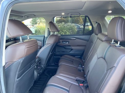 Used 2025 Honda Pilot Elite image 16