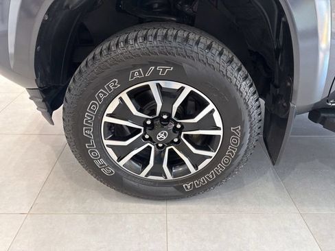 Used 2023 Toyota Tacoma TRD Sport w/ Technology Package AWD/4WD image 14